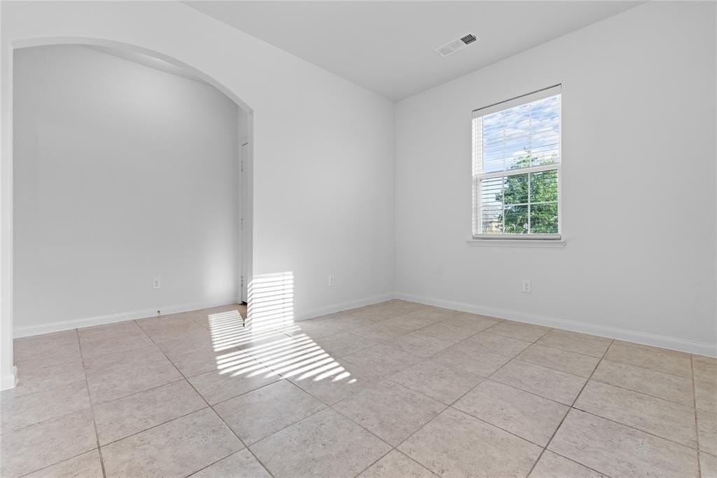 1815 Hot Springs Way - Photo 5 of 22