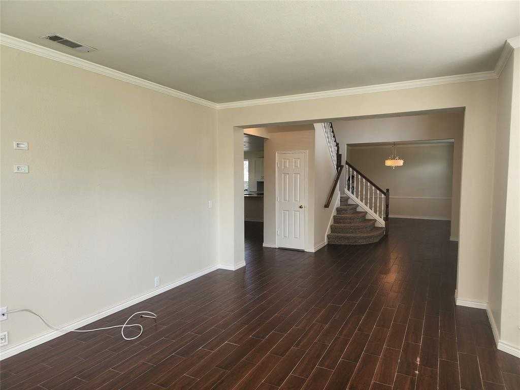 3445 Danbury Ln - Photo 2 of 16