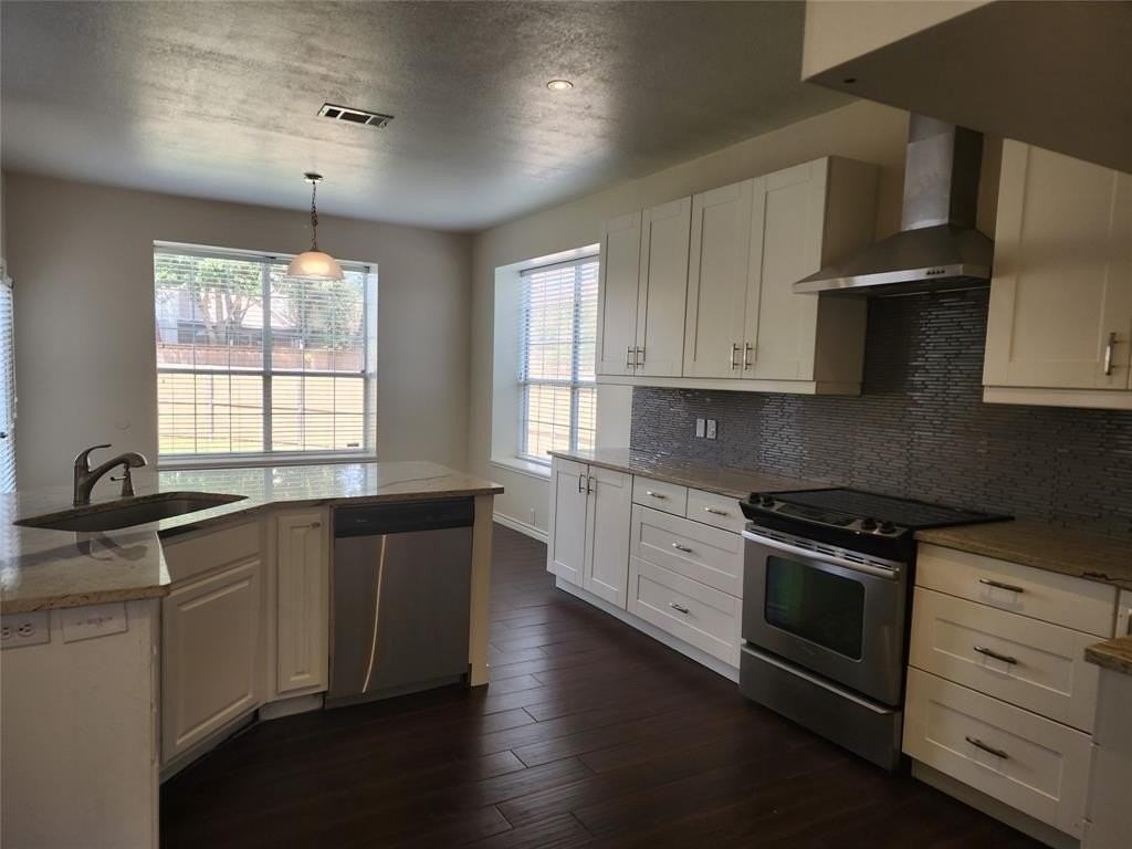 3445 Danbury Ln - Photo 5 of 16