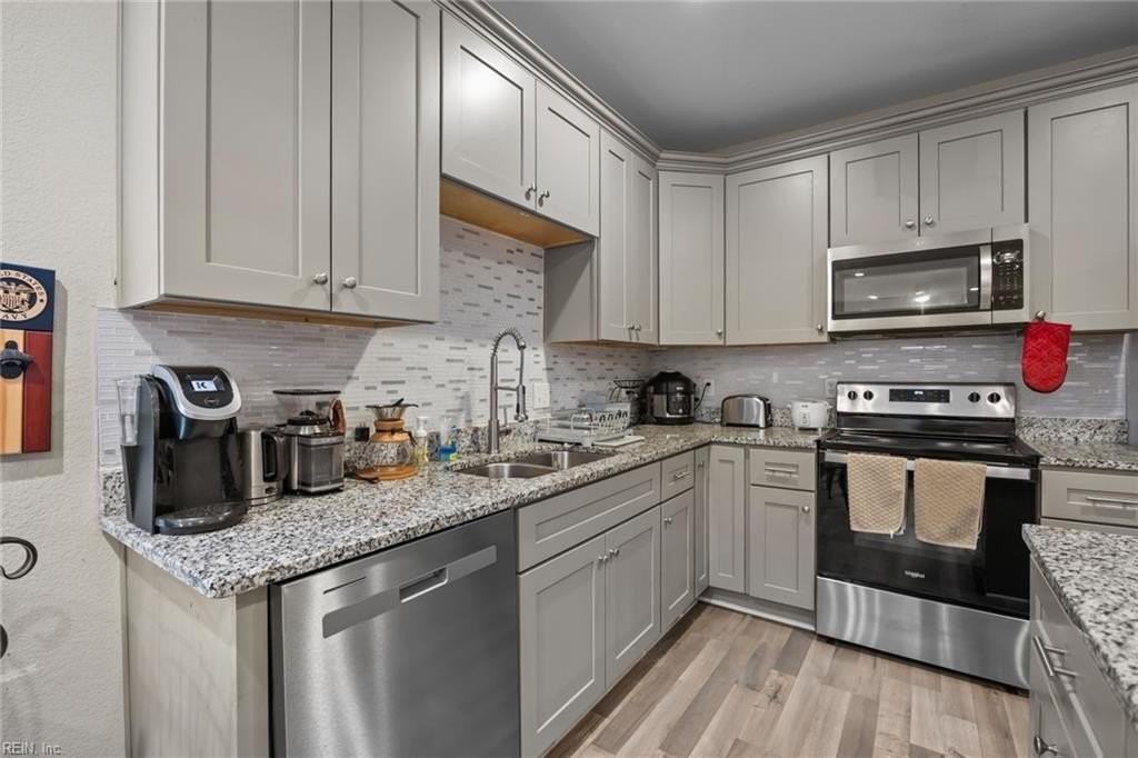 926 West 26th Street - Photo 3 of 29