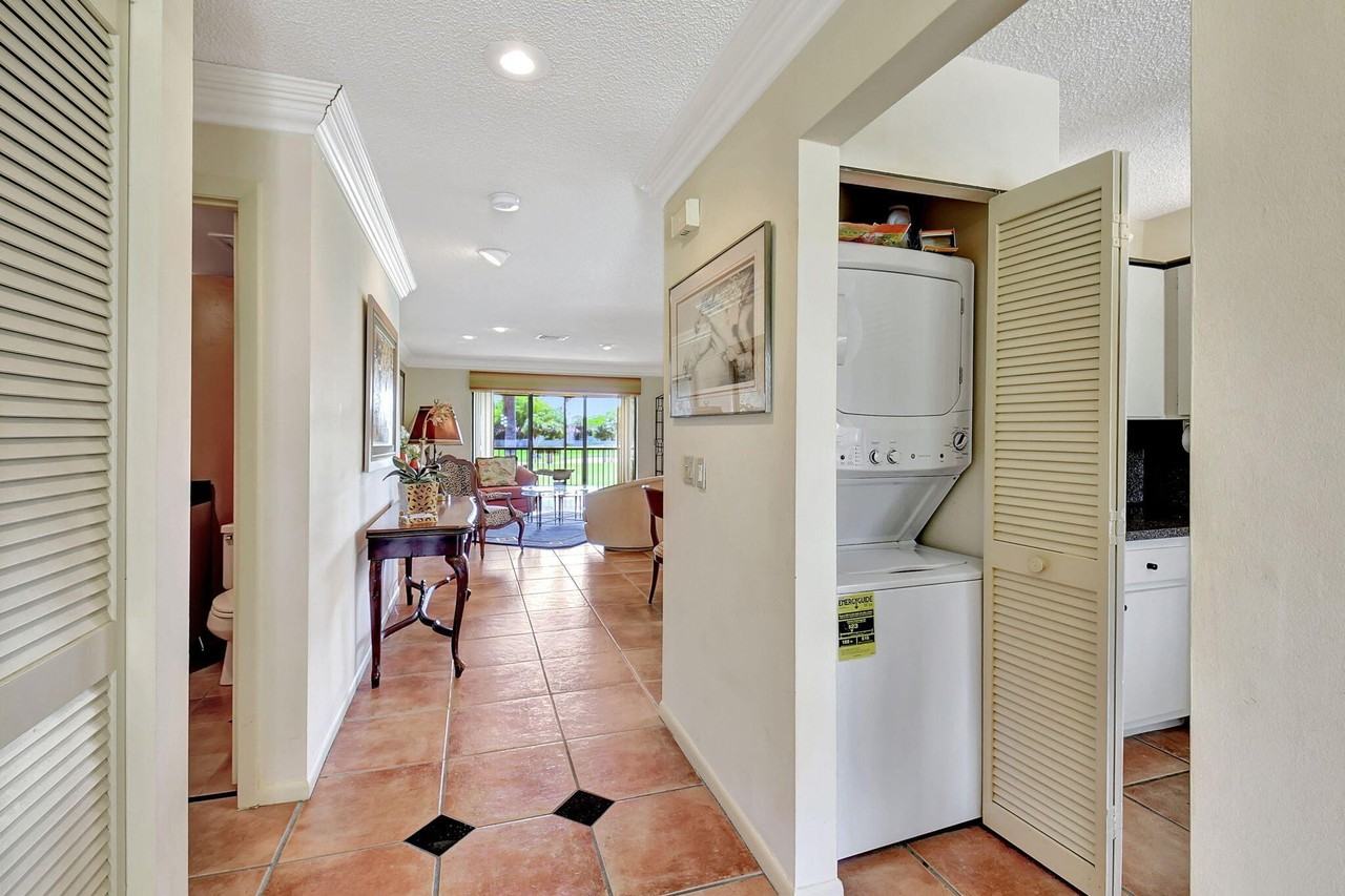 3 Stratford Dr E #H - Photo 5 of 50