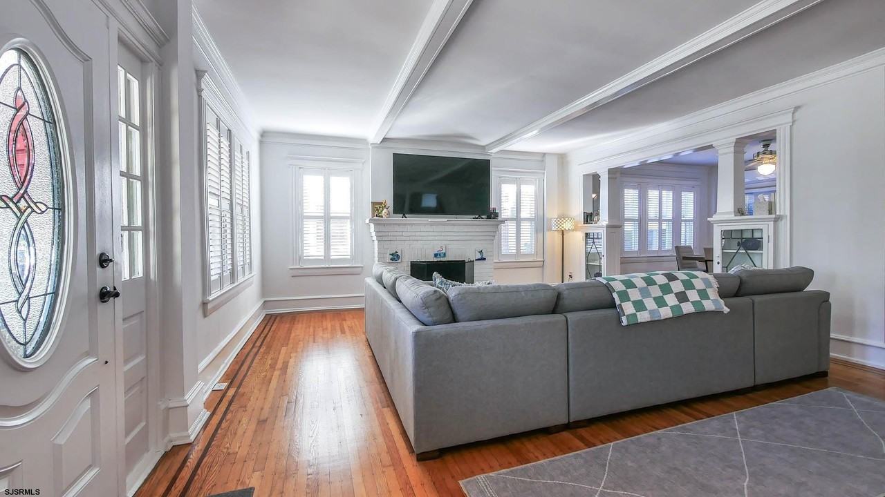 5403 Ventnor Ave - Photo 2 of 34