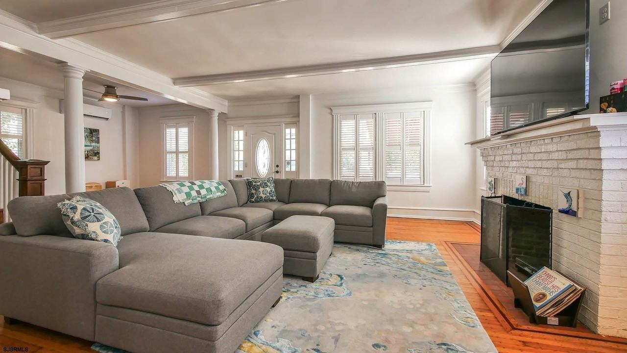 5403 Ventnor Ave - Photo 4 of 34