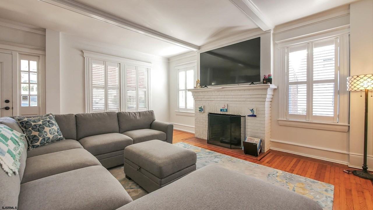 5403 Ventnor Ave - Photo 5 of 34