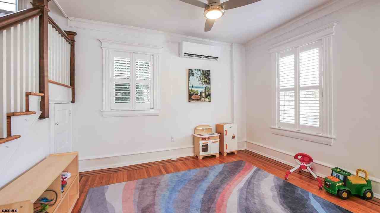 5403 Ventnor Ave - Photo 6 of 34