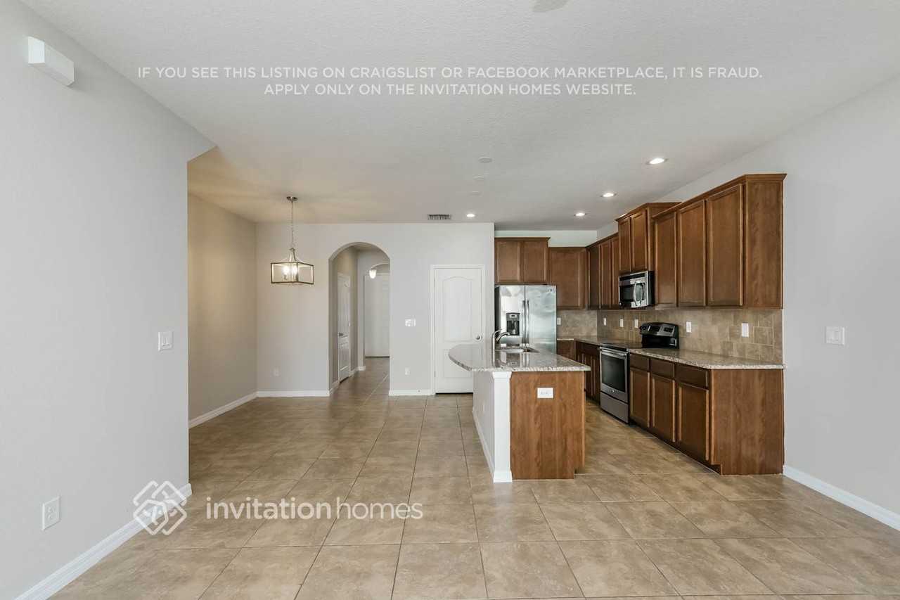 10424 Yellow Spice Ct - Photo 3 of 16