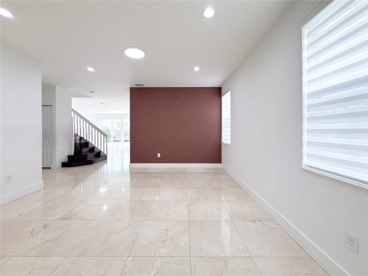 10423 Nw 70th Ln - Photo 2 of 8