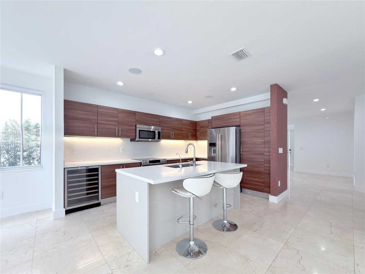 10423 Nw 70th Ln - Photo 3 of 8