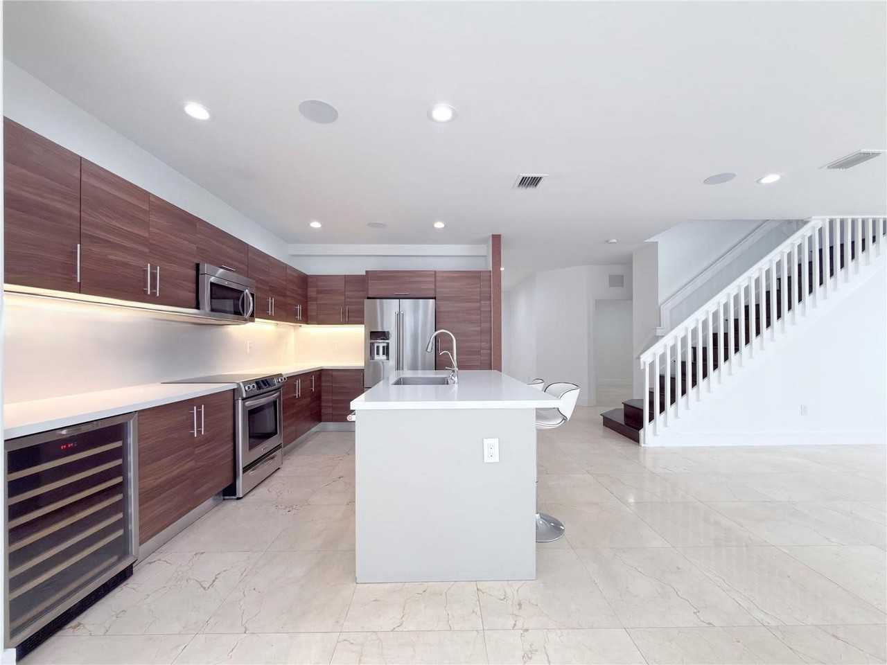 10423 Nw 70th Ln - Photo 5 of 8