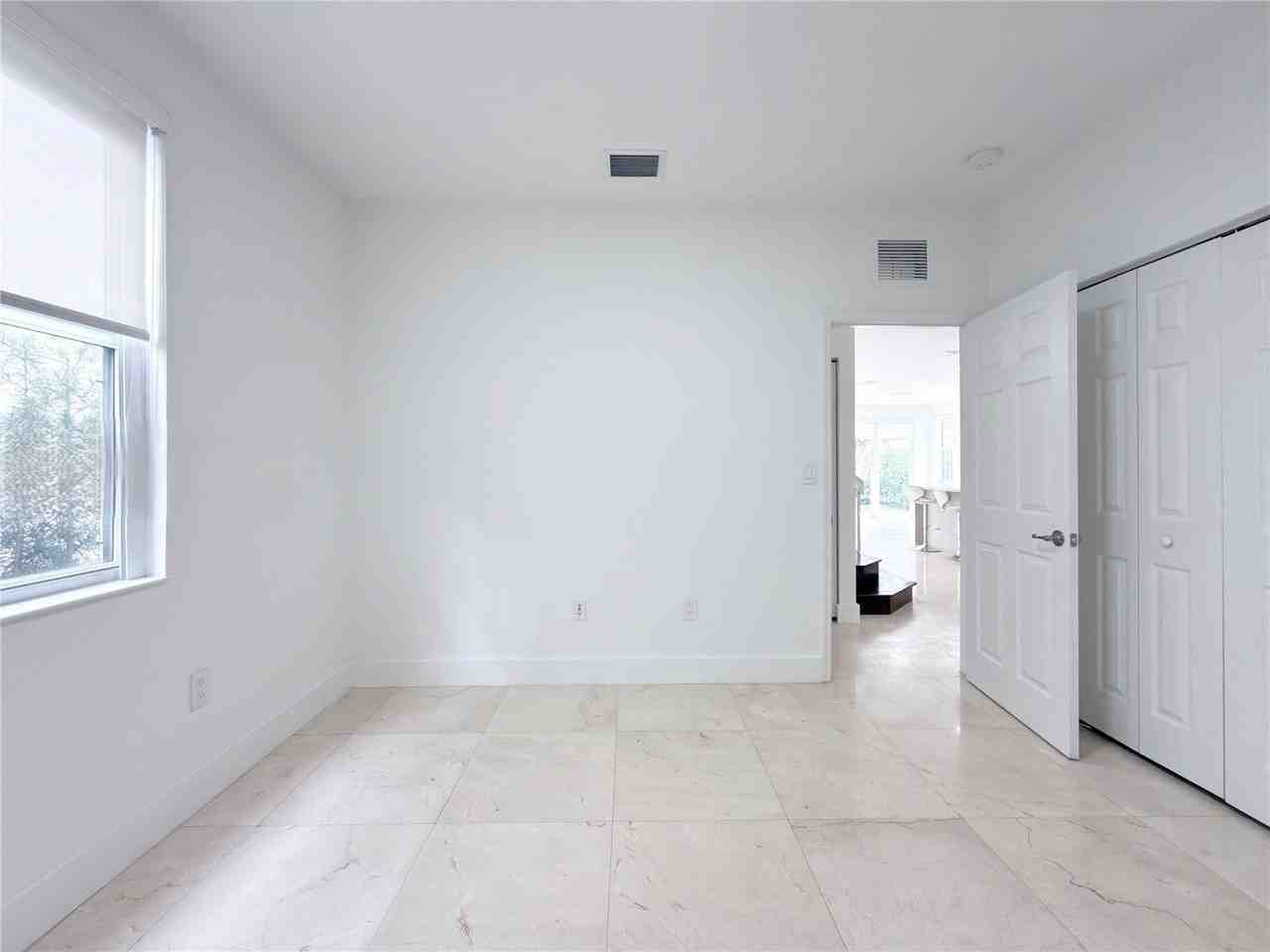 10423 Nw 70th Ln - Photo 7 of 8