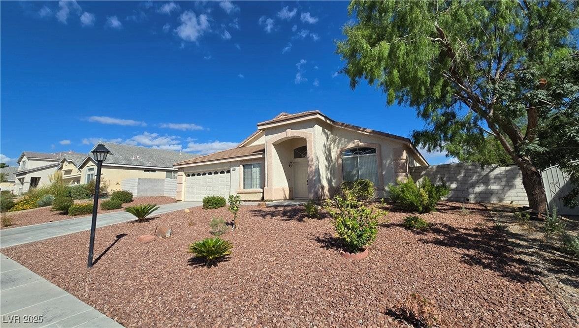 8492 Brody Marsh Ave - Photo 3 of 26