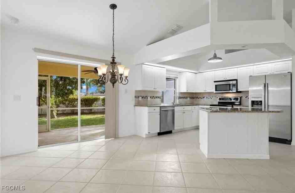 1134 Sw 28th Ter - Photo 6 of 18