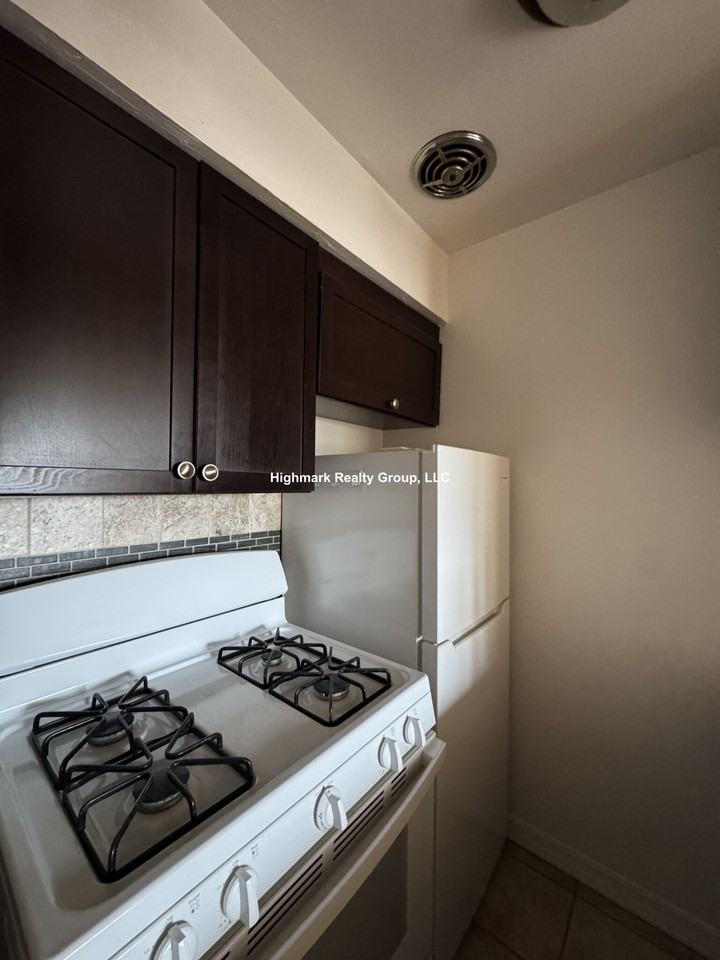 6830 N Sheridan Rd #561 - Photo 2 of 12