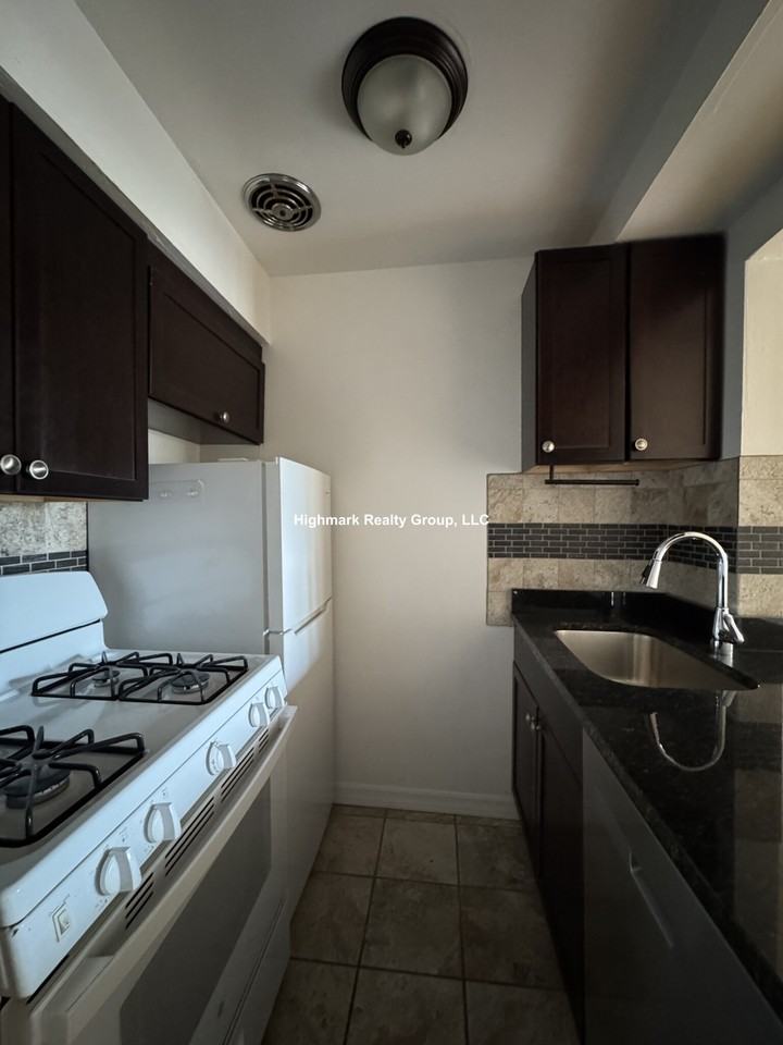 6830 N Sheridan Rd #561 - Photo 3 of 12