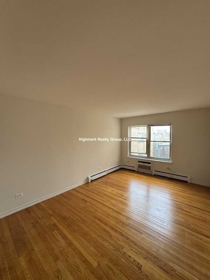 6830 N Sheridan Rd #561 - Photo 4 of 12