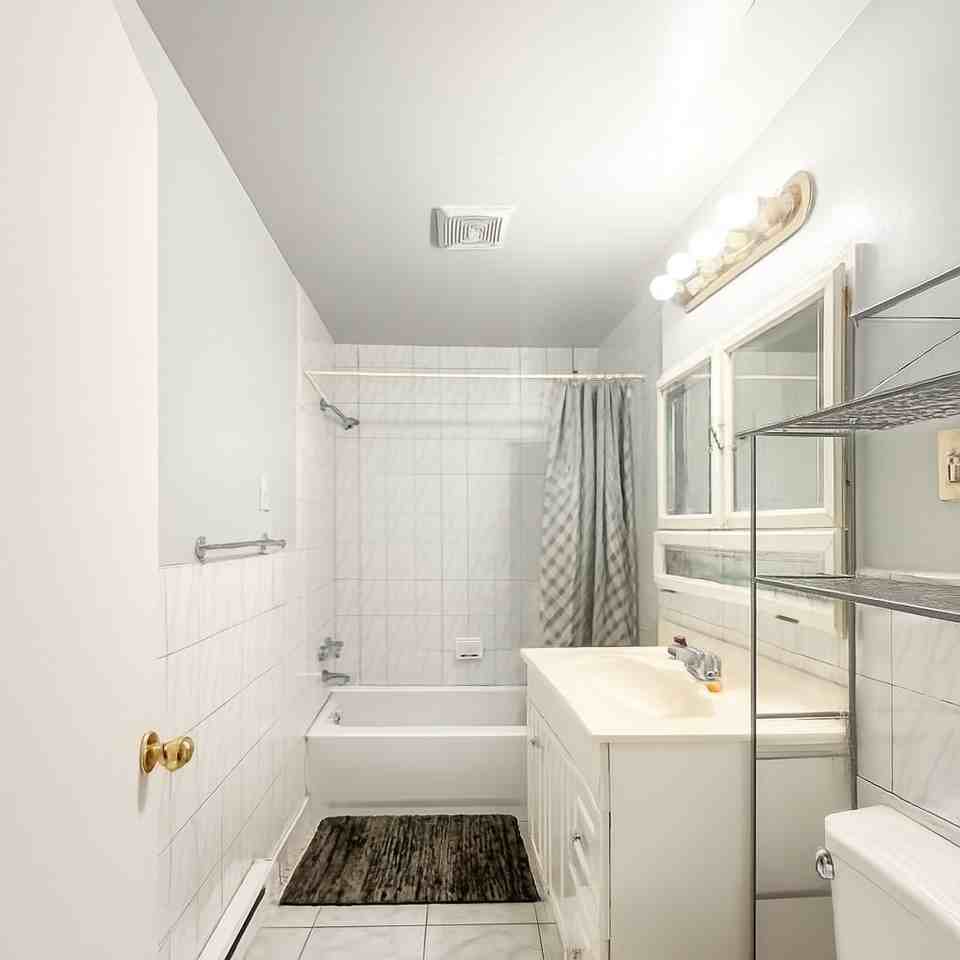 3681 Avenue Coloniale - Photo 5 of 9