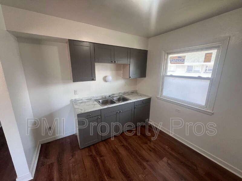 5650 N 61st St - Photo 3 of 48