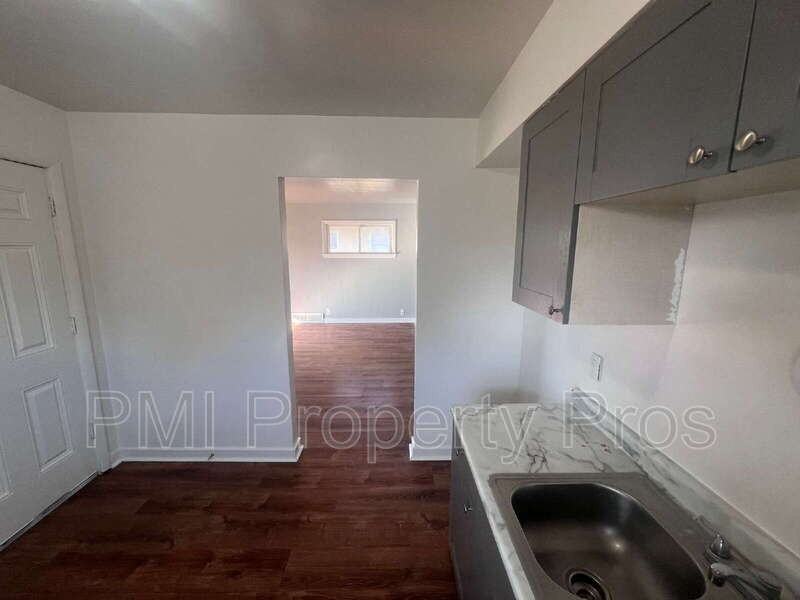 5650 N 61st St - Photo 7 of 48