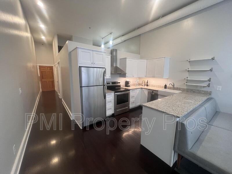 715 N Milwaukee St #302 - Photo 3 of 32