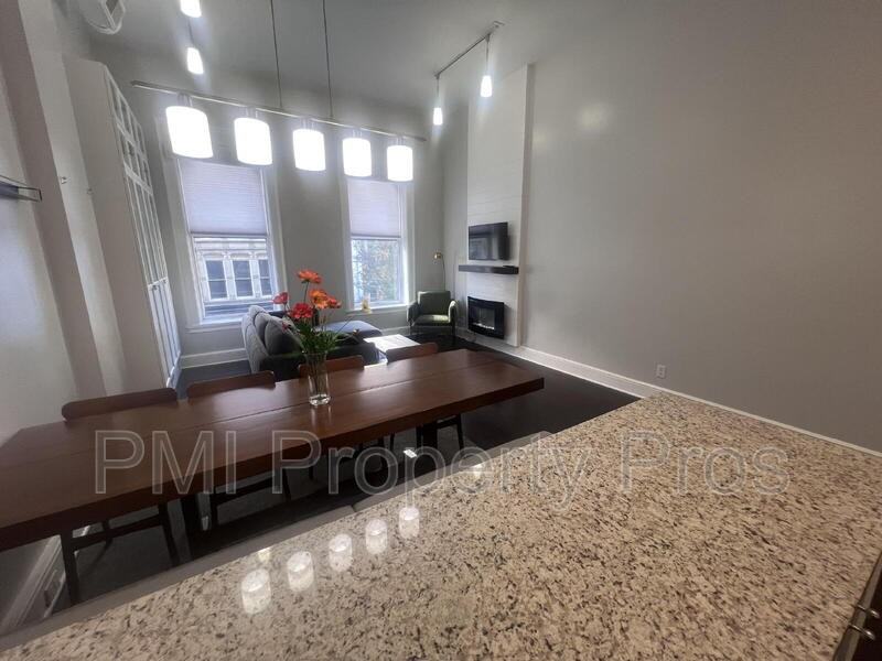 715 N Milwaukee St #302 - Photo 5 of 32