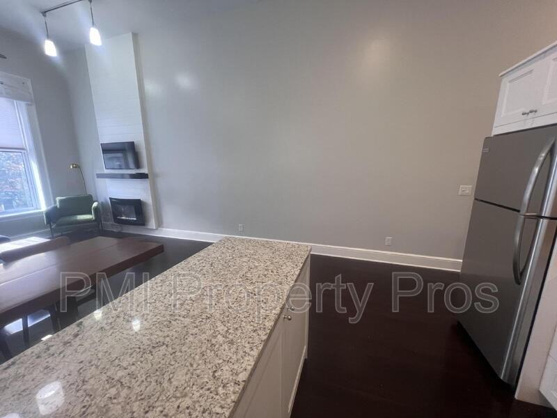 715 N Milwaukee St #302 - Photo 6 of 32