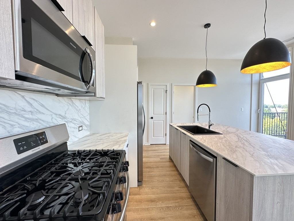 3207 N Narragansett Ave #401 - Photo 4 of 21