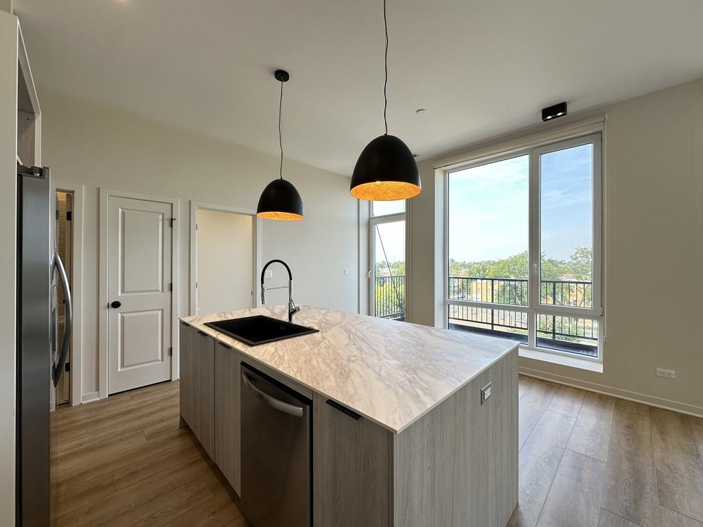 3207 N Narragansett Ave #401 - Photo 5 of 21