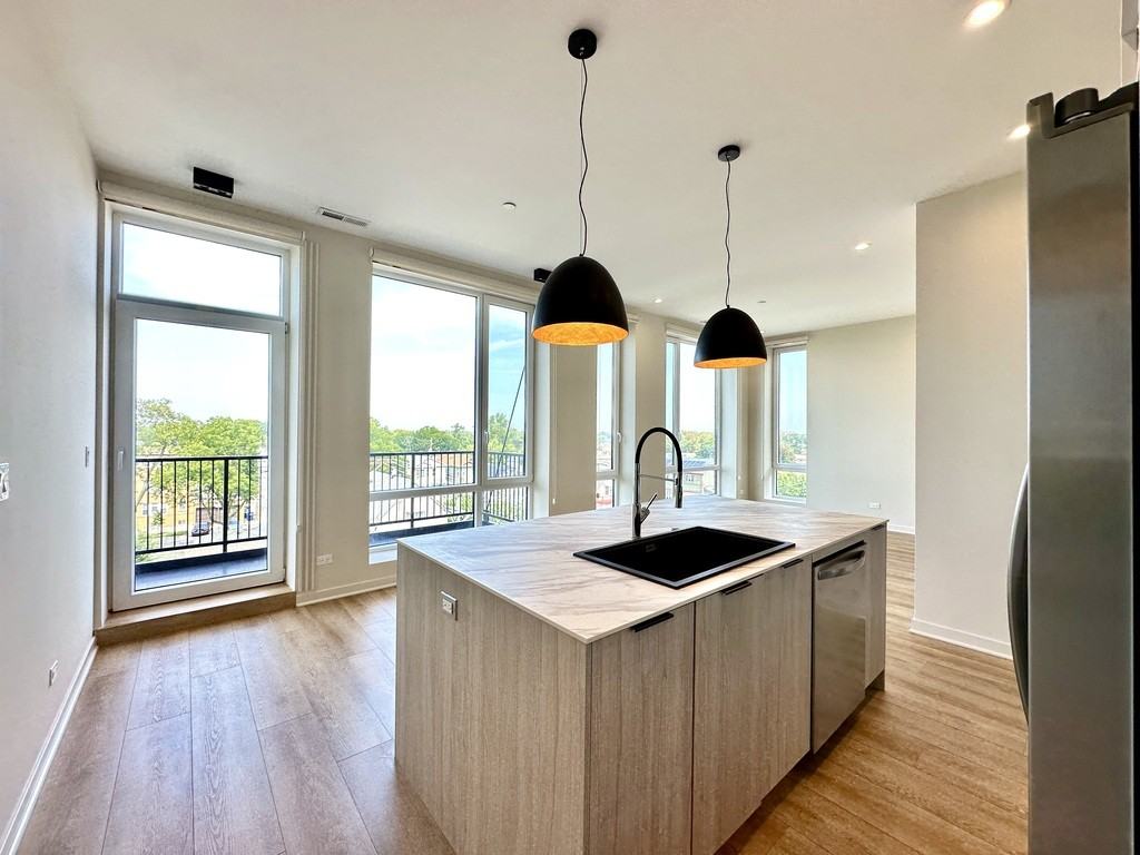 3207 N Narragansett Ave #401 - Photo 7 of 21