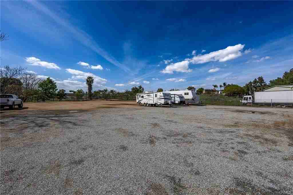 2218 Reservoir Dr - Photo 2 of 18