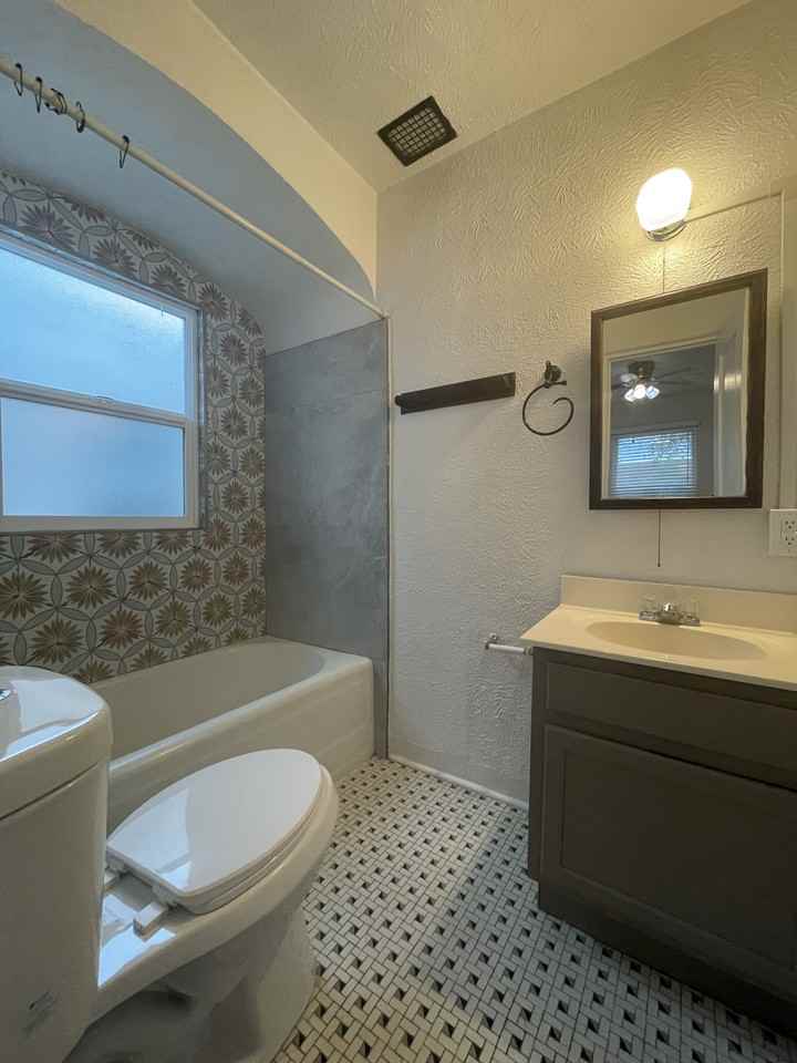 1119 Gold Ave Sw - Photo 4 of 20