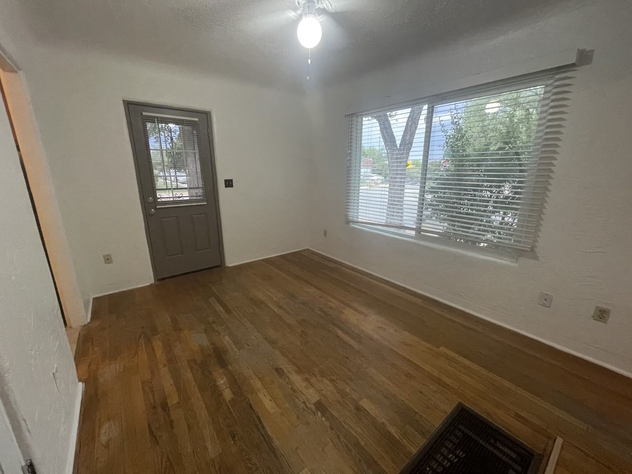 1119 Gold Ave Sw - Photo 6 of 20