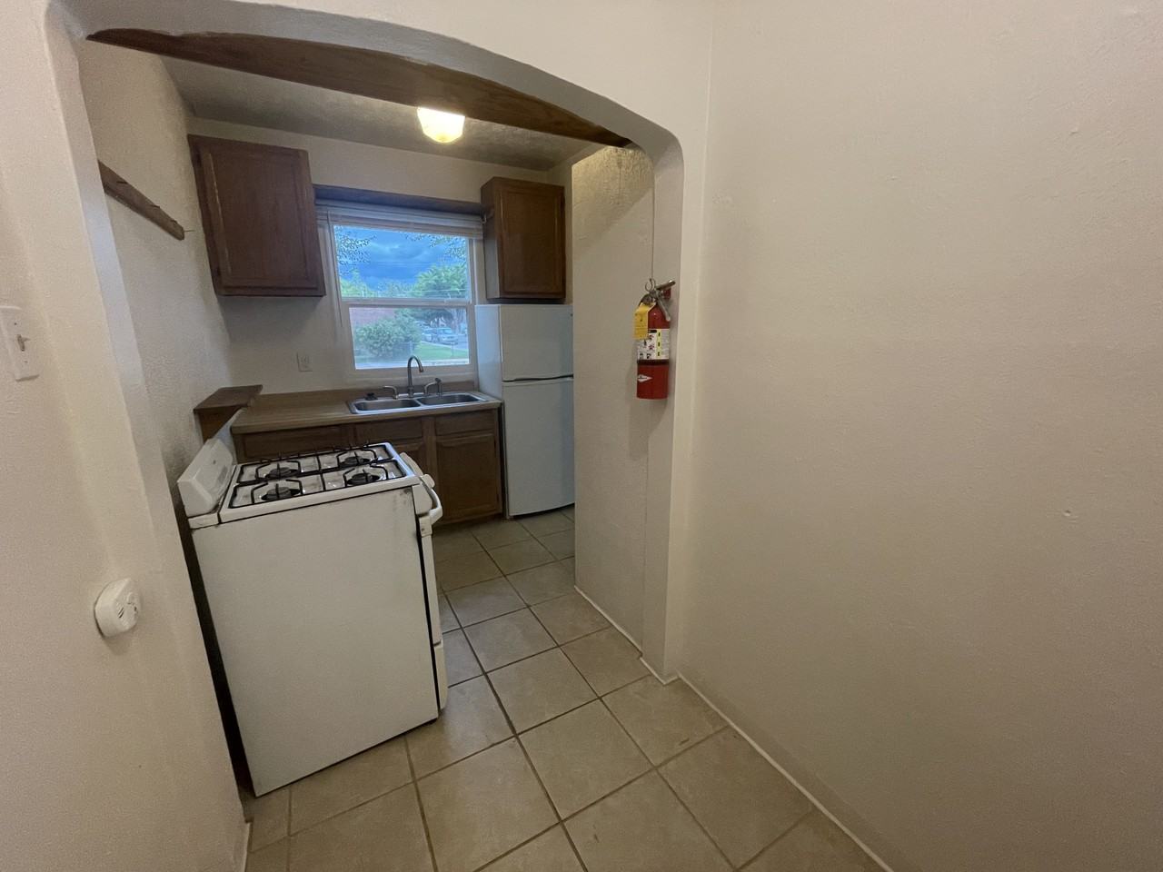 1119 Gold Ave Sw - Photo 6 of 22