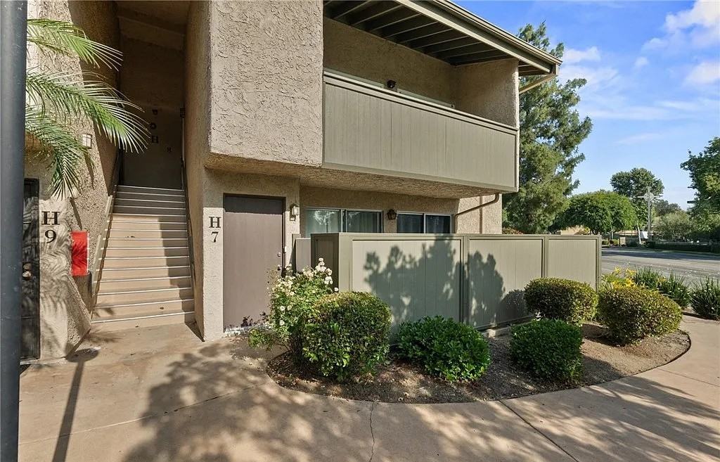 25811 Tournament Rd - Photo 3 of 11