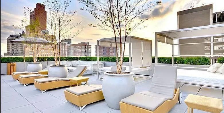 88 Greenwich St - Photo 2 of 9