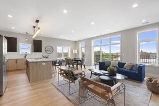 5689 N Lincoln Ave North Lincoln Ave. #3S - Photo 1 of 1