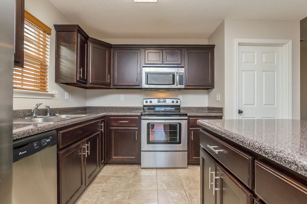 7892 Ridgedale Dr - Photo 6 of 14
