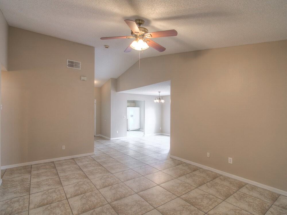 1571 Oak Hill Trl - Photo 3 of 15