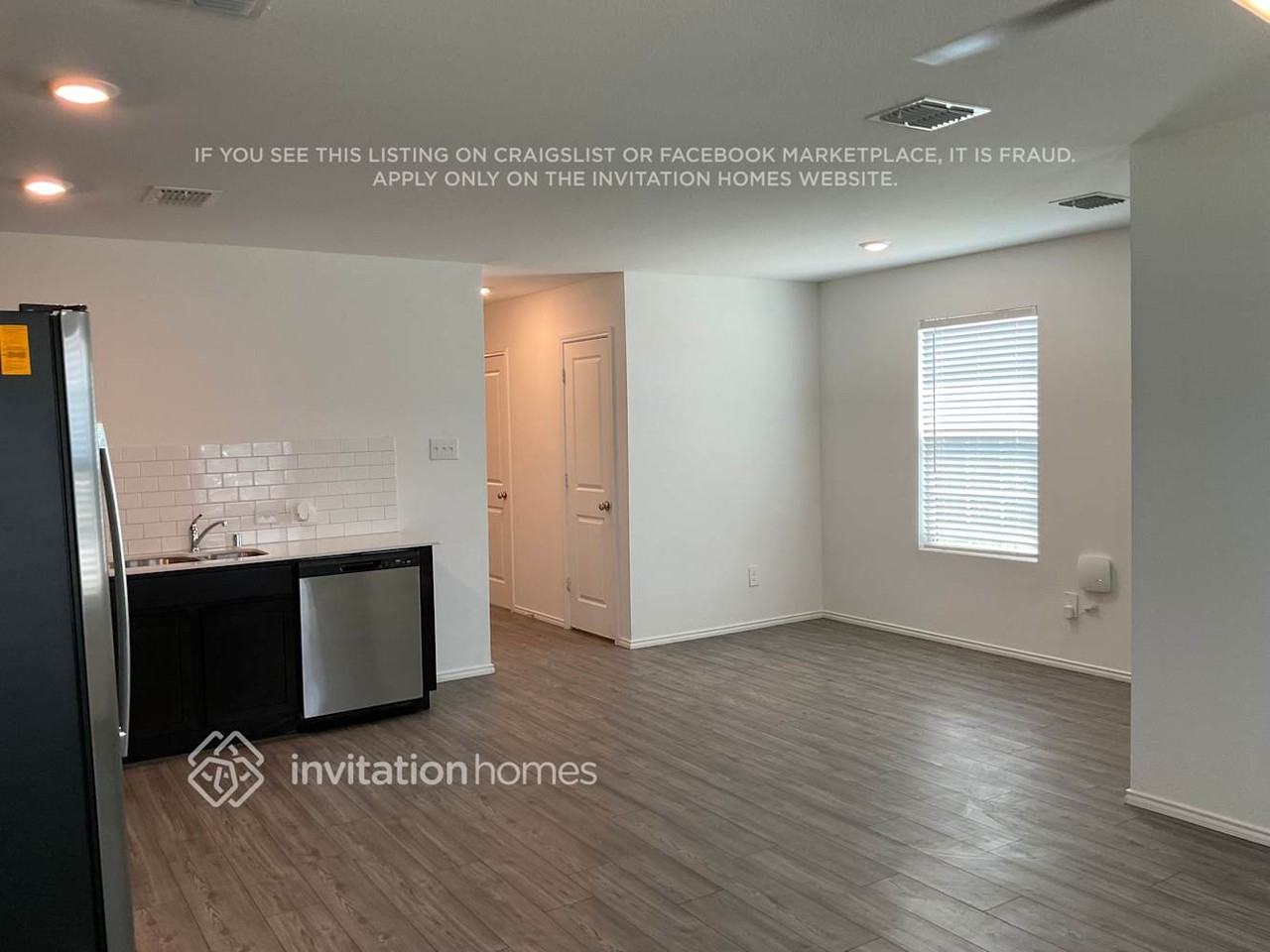 3038 Wallace Wells Ct - Photo 4 of 15