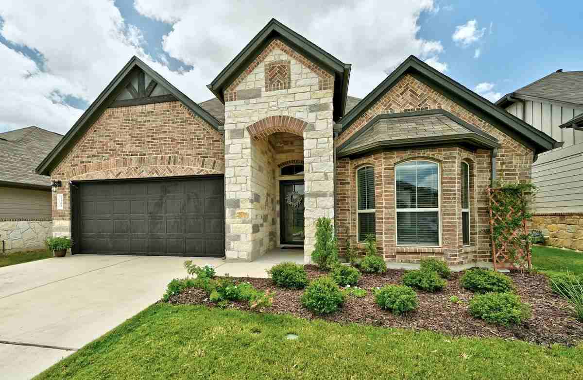 1309 Goldilocks Ln - Photo 2 of 30