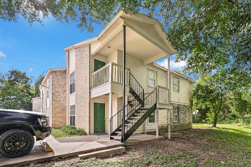 105 E Wells St #D - Photo 3 of 10