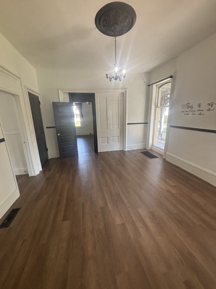 525 S Central Ave #2 - Photo 3 of 12