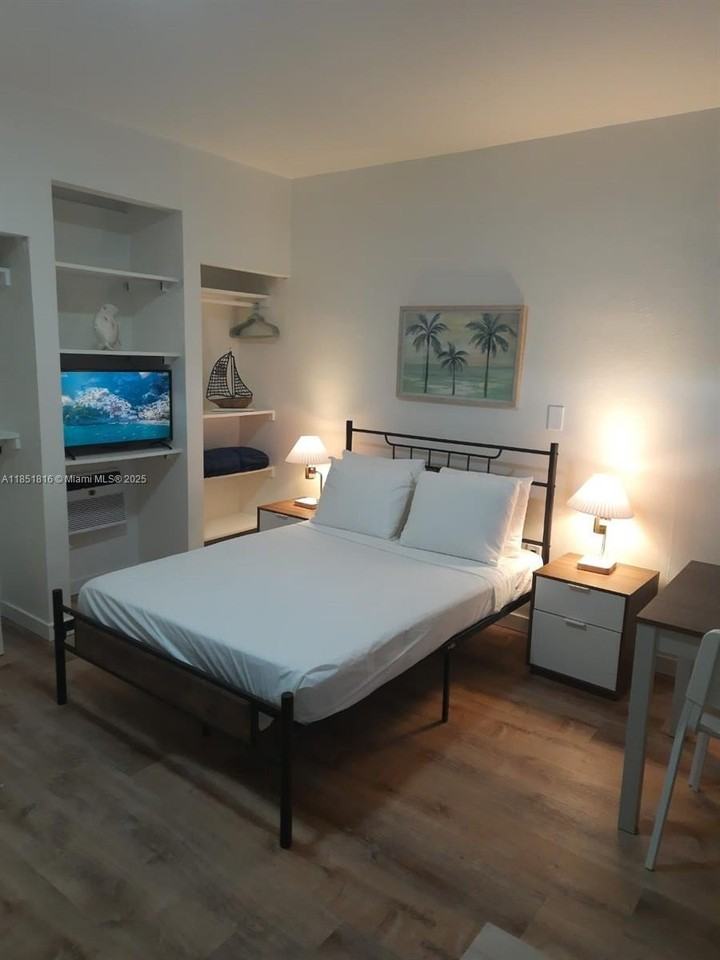 709 Ne 2nd Ct #2 - Photo 2 of 8