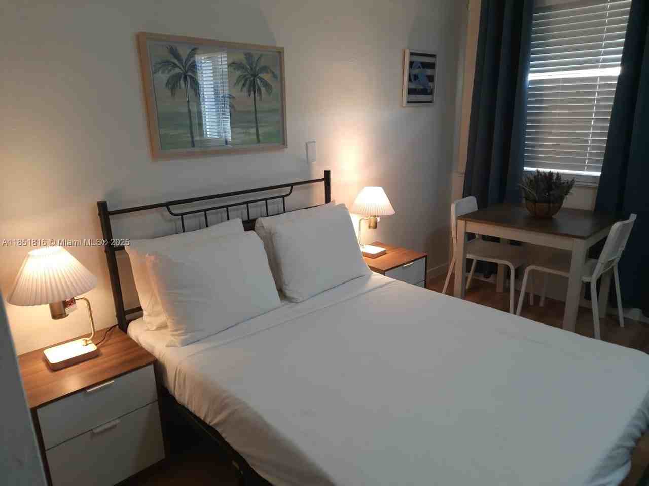 709 Ne 2nd Ct #2 - Photo 6 of 8