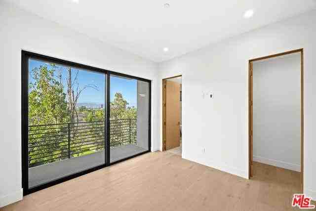 8900 Sawyer St - Photo 7 of 8