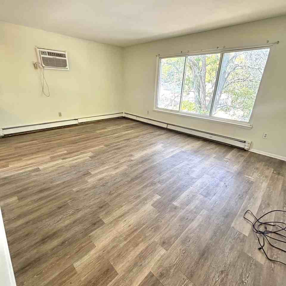 927 West Shiawassee Street #12 - Photo 4 of 9