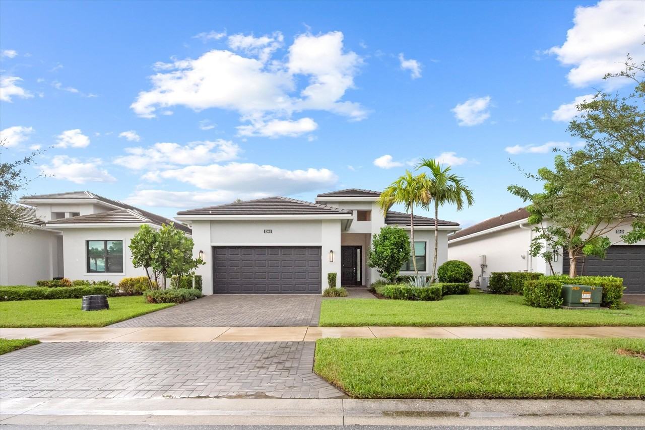 5546 Saint Armands Way - Photo 3 of 45