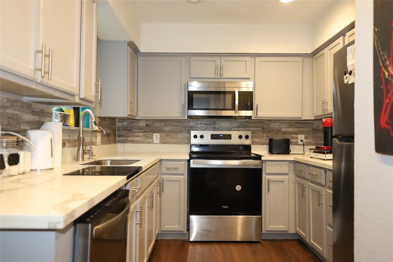 2103 Place Rebecca Lane - Photo 5 of 31