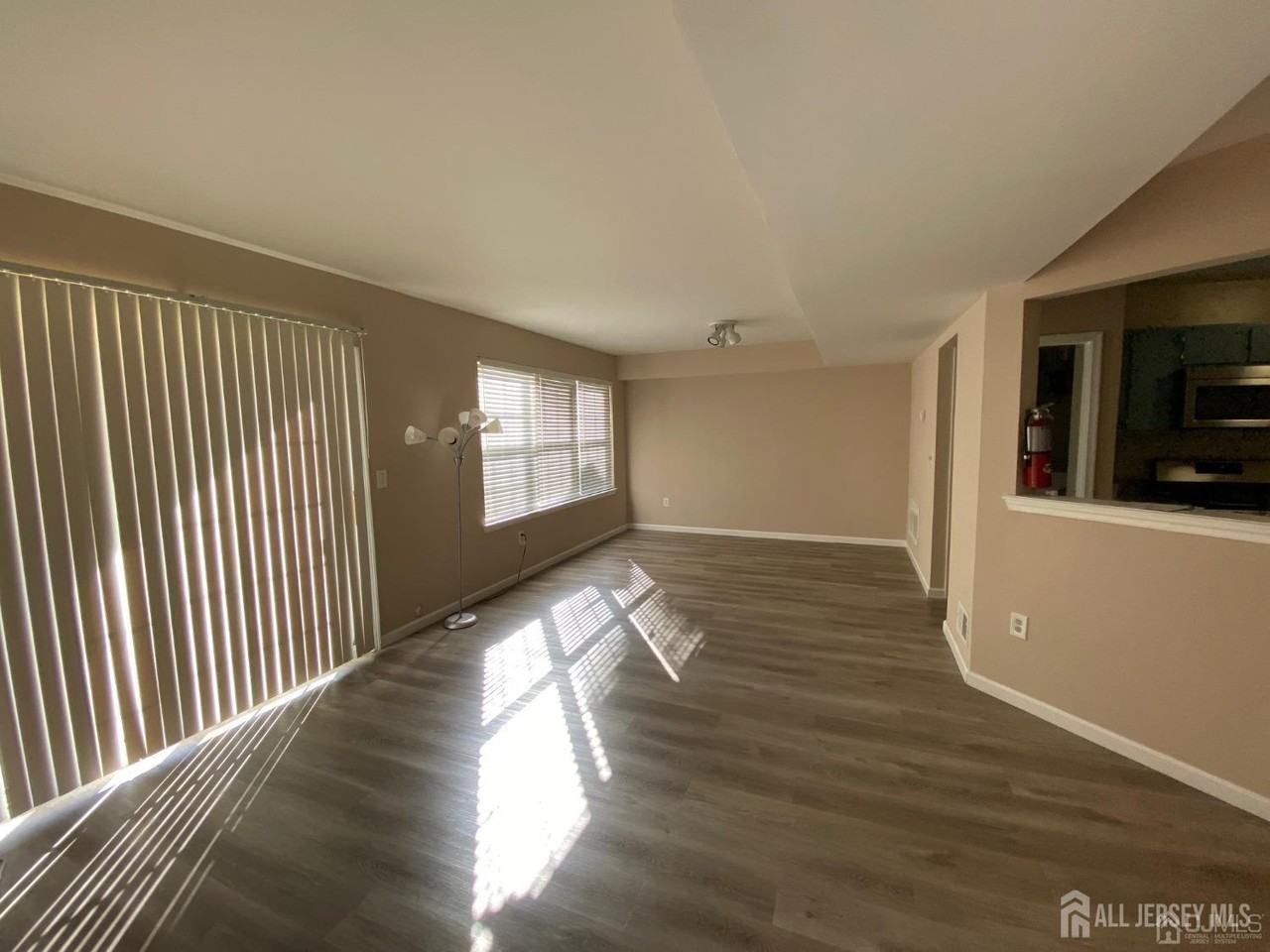 1204 Plymouth Rd - Photo 6 of 18