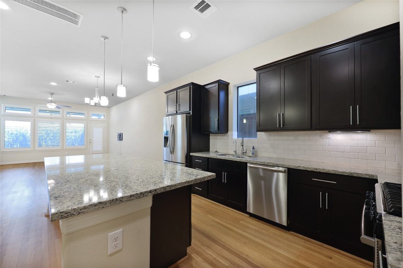 6602 Eureka St - Photo 5 of 29