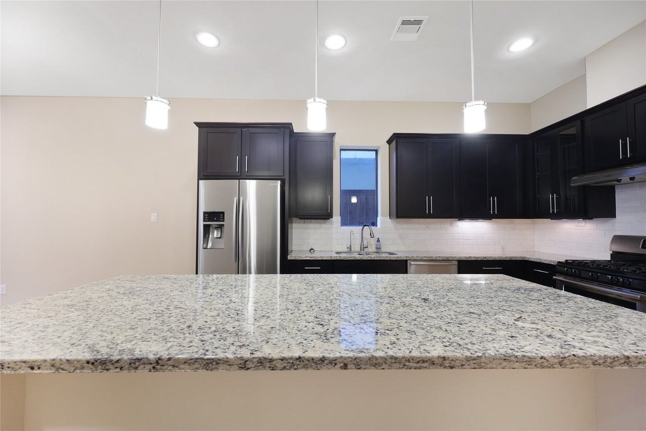 6602 Eureka St - Photo 6 of 29